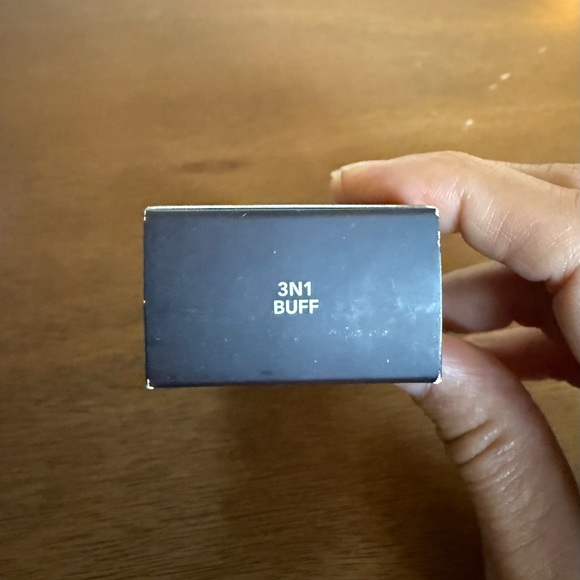 Laura Mercier Flawless Lumiere Radiance-Perfecting Foundation - Buff 3N1 - Picture 3 of 3